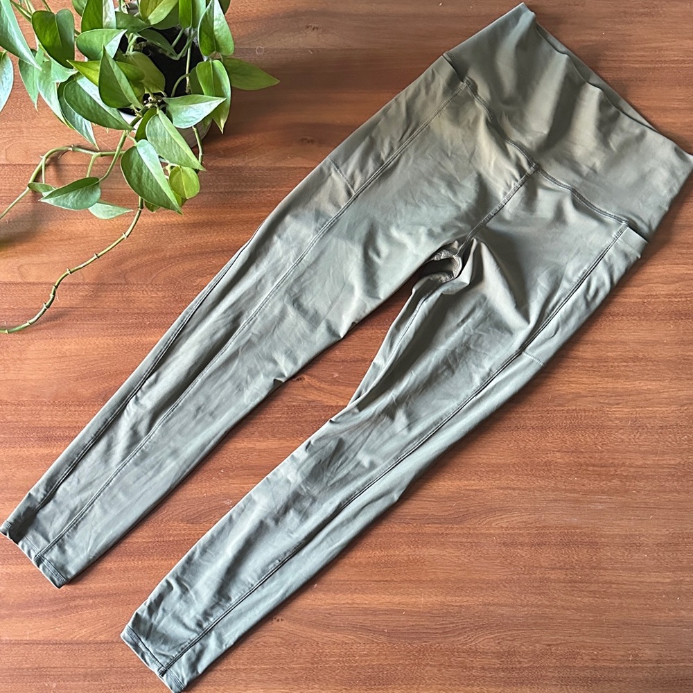 VUORI Olive Green Studio Pocket Leggings Size S
